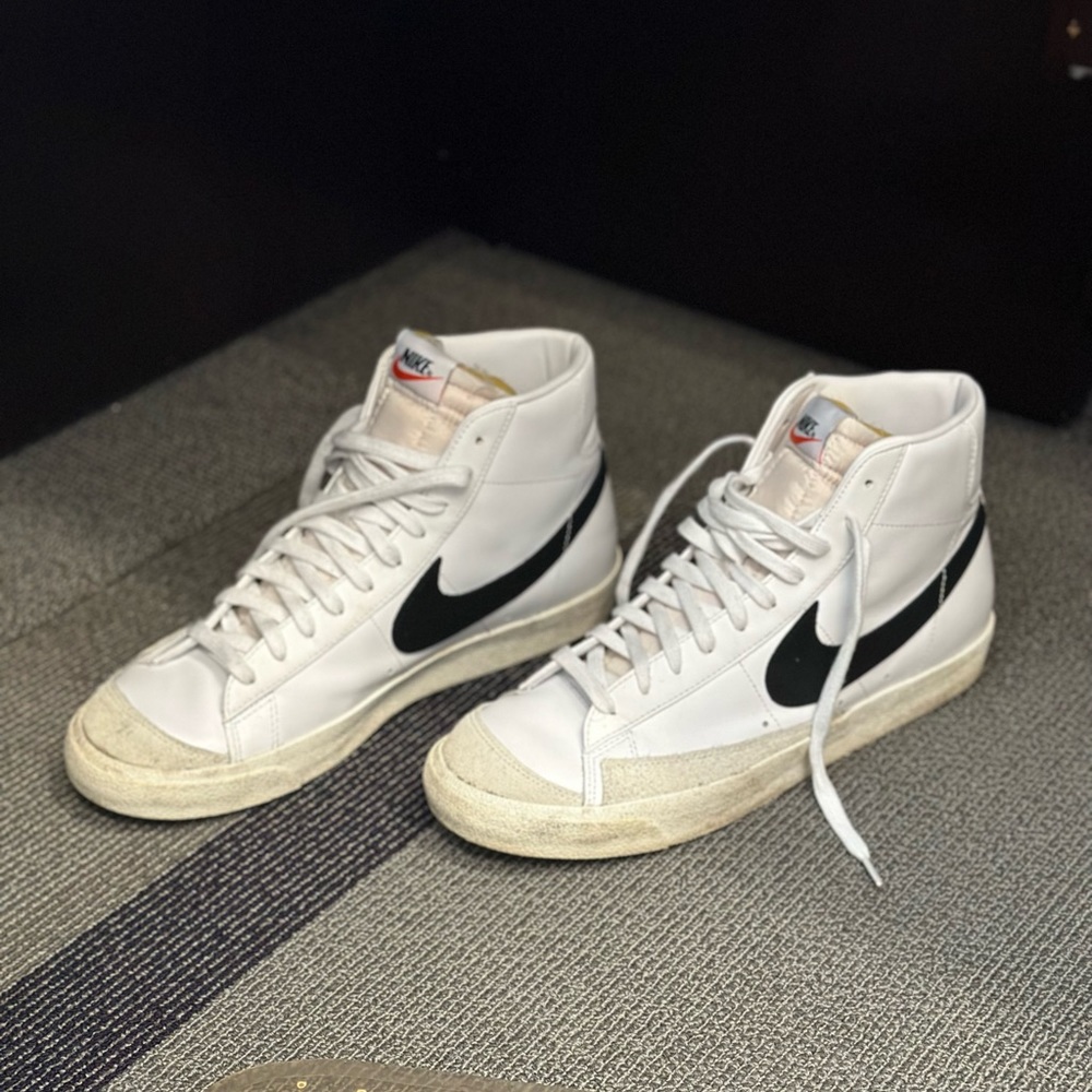 Nike Men’s Blazer Mid ‘77 Vintage Shoes